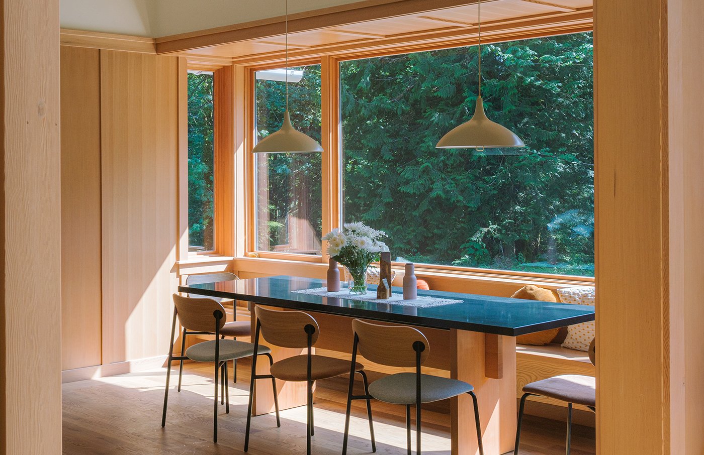 A kitchen table that sits inside a bay window created from Andersen® E-Series windows.